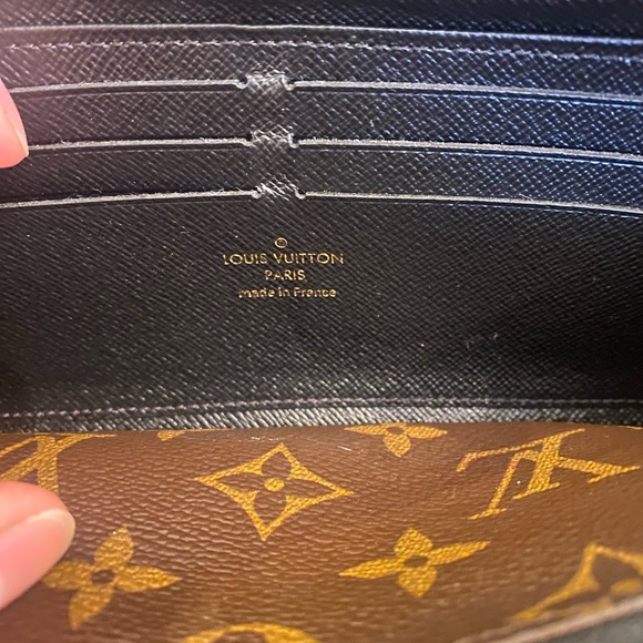 Authentic LOUIS VUITTON Retiro Zippy Wallet Monogram Canvas - Picture 7 of 16